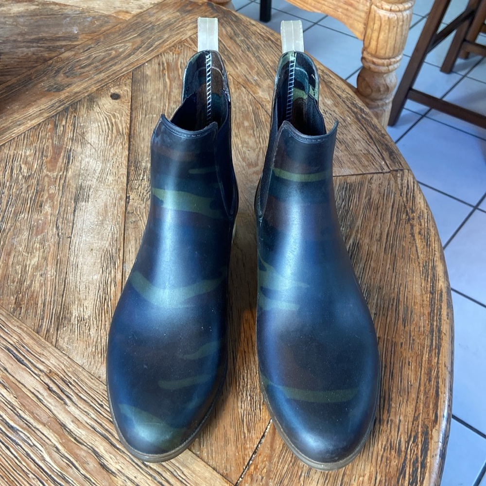 J. Crew Matte Chelsea Rain Boots Camo Size 11